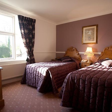 Fines Bayliwick Hotel Бракнелл Екстер'єр фото