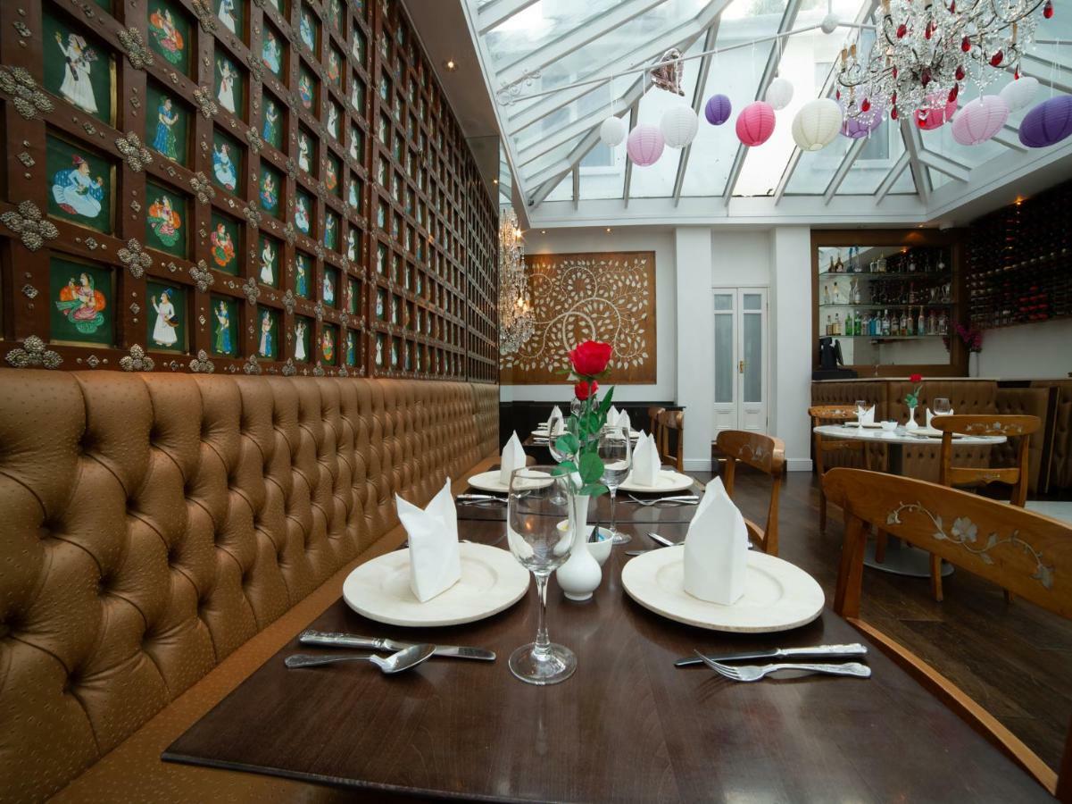 Fines Bayliwick Hotel Бракнелл Екстер'єр фото