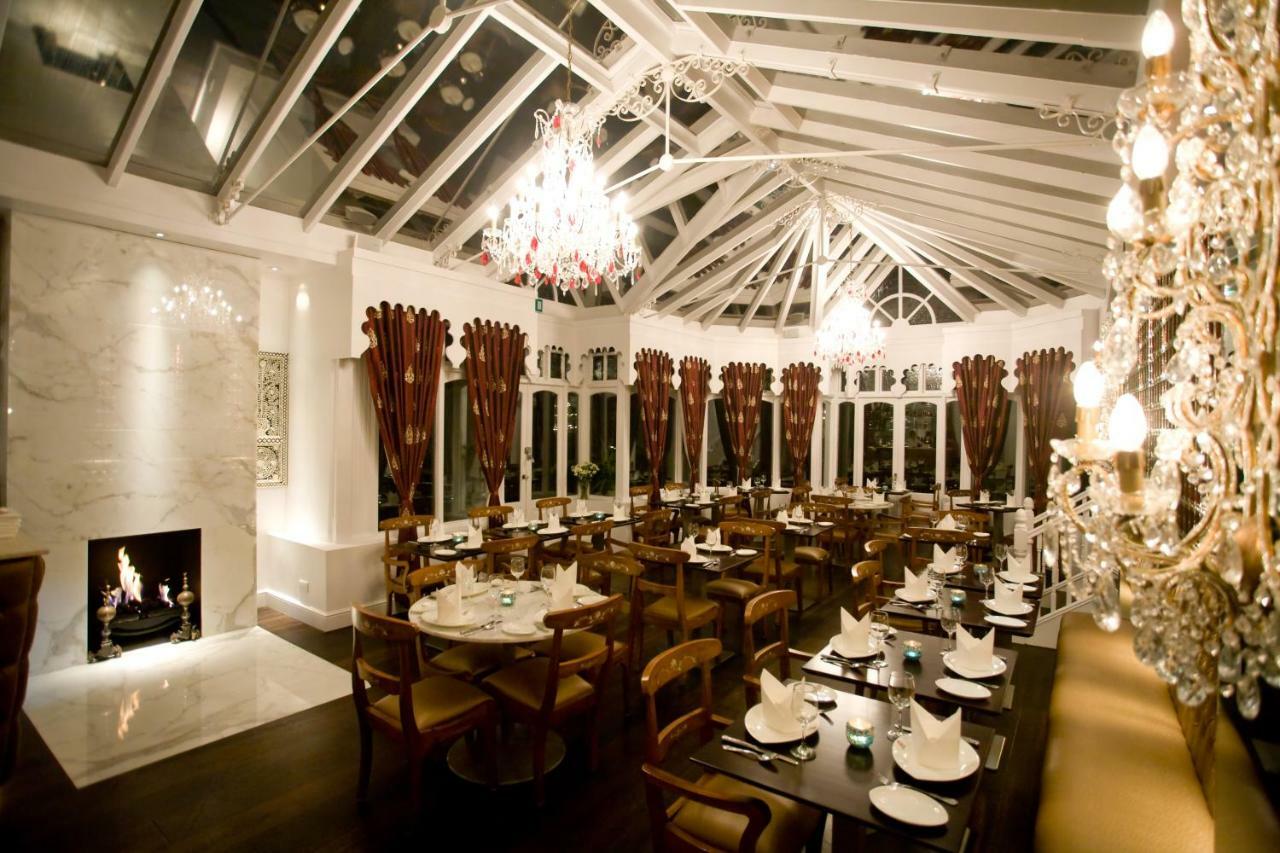 Fines Bayliwick Hotel Бракнелл Екстер'єр фото
